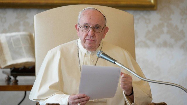 Papa Francisco participa de audiência transmitida pela TV, no Vaticano